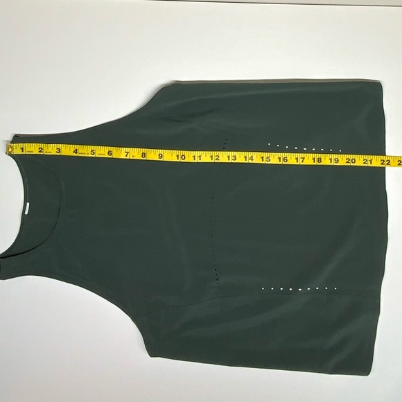 EUC | Lululemon | Swift Ventilated Racerback Running Tank | Green | Small - Picture 9 of 13